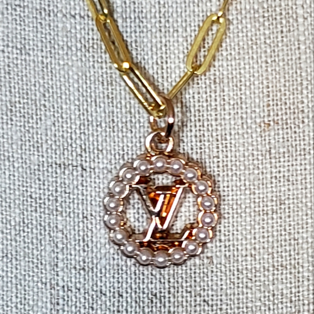 VINTAGE Louis Vuitton pearl Logo & gold vermeil sterling paperclip neckl…